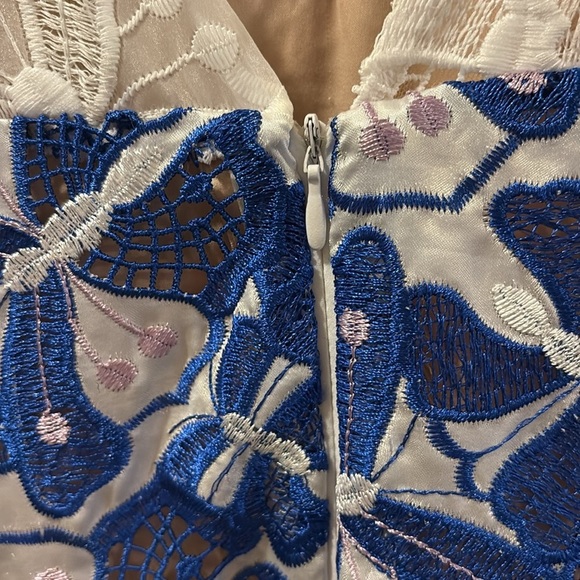 Belle Badgley Mischka Blue and Cream Lace Dress - women’s size 4 - Picture 8 of 9
